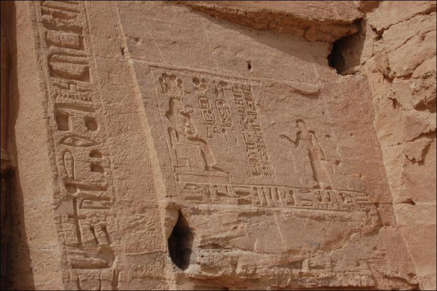 <i><b>Abu Simbel-020</b></i>